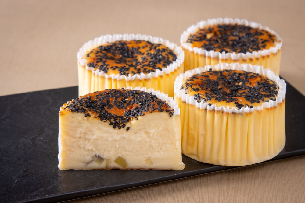 GAZTA・ガスタ　さつま芋と黒ごまのバスクチーズケーキとバスクチーズケーキ 2種4個セット